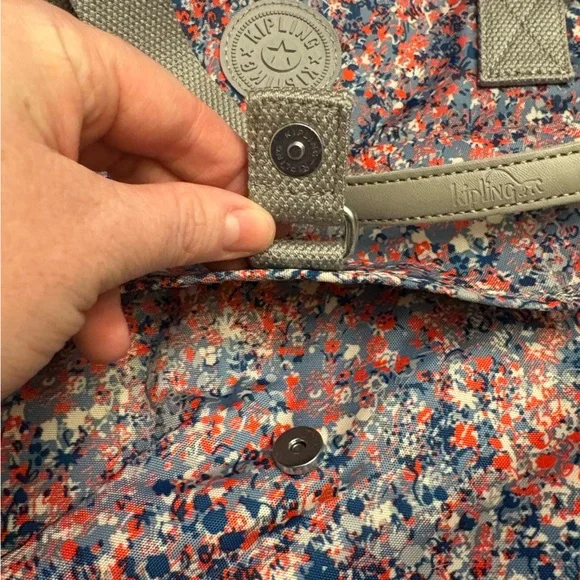 Kipling Pahneiro handbag in an artistic flower print - Picture 9 of 9